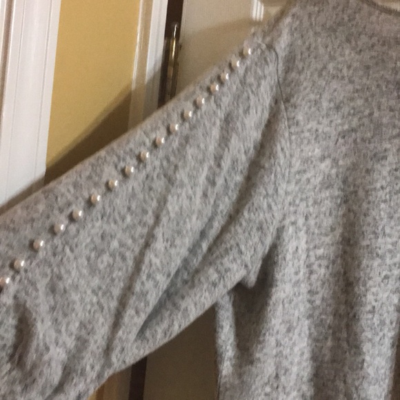 Danielle gray sweater with pearls on the sleeves size 2XL.excellent condition. - Picture 5 of 6